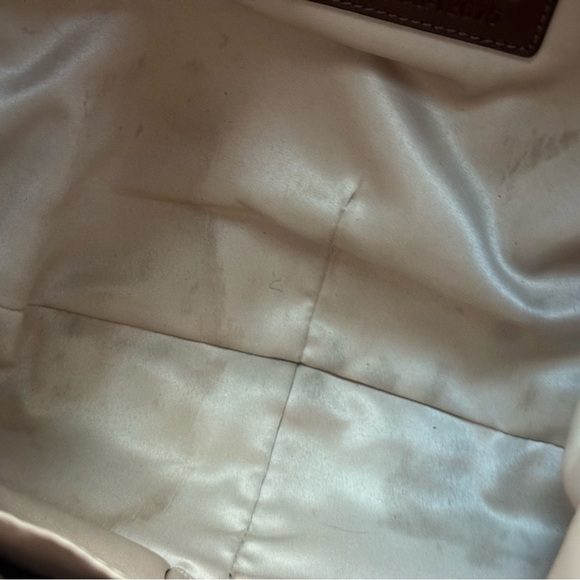 Coach Beige Signature Shoulder Bag In Almost New Conditions! - Picture 5 of 7